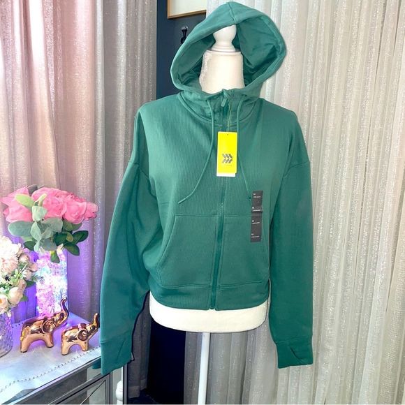 All in Motion Ribbed Fleece Cropped Hooded Sweatshirt in Forest Green - Picture 3 of 7